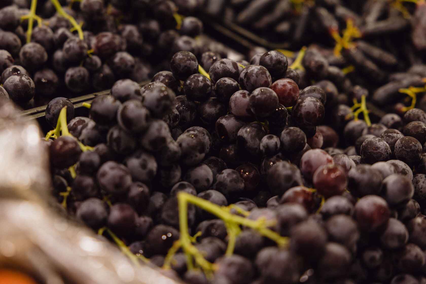 In-store photo: loose bunches of black muscat grapes